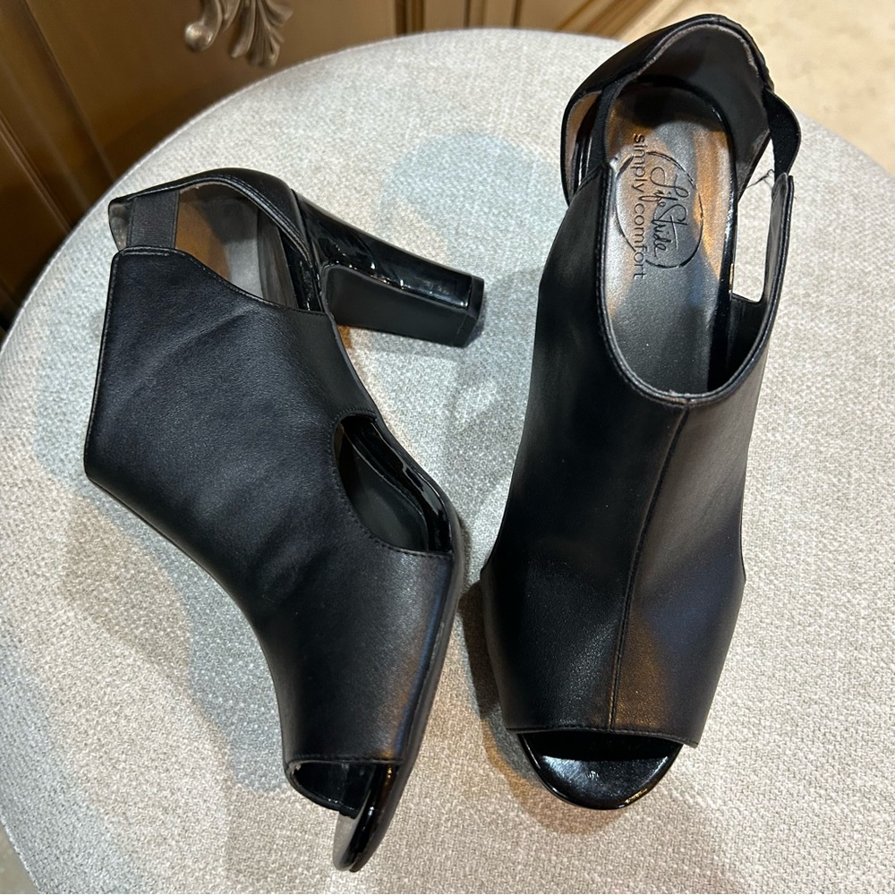 Life Stride Black Peep-Toe Heels